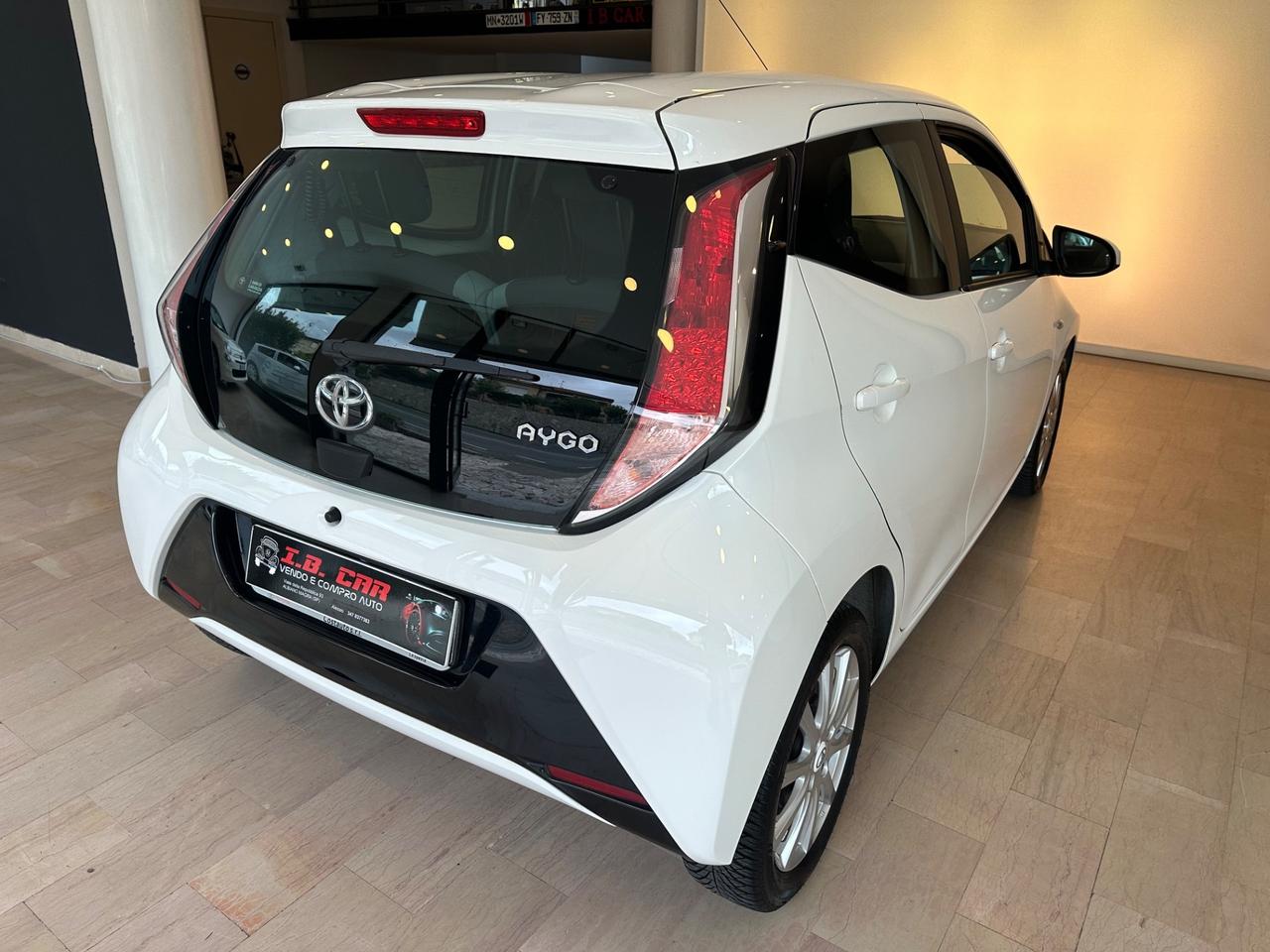 Toyota Aygo 1.0 VVT-i 69 CV 5 porte x-clusiv