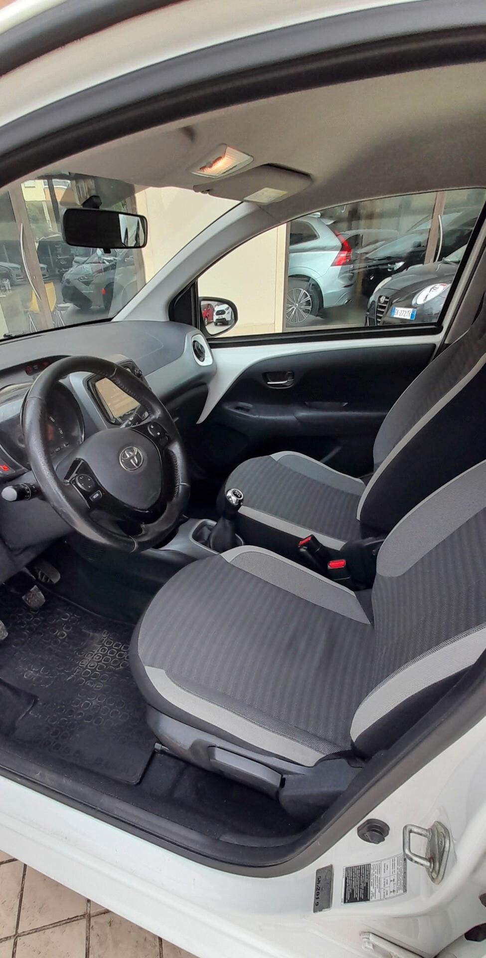 Toyota Aygo 1.0 VVT-i 72 CV 5 porte x-business