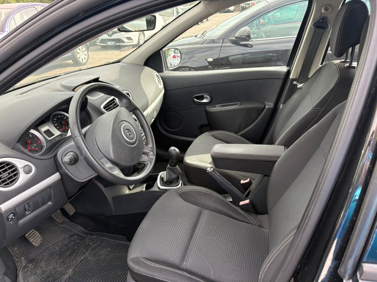 RENAULT CLIO 1.2 B - 2013