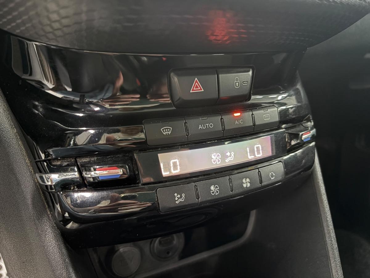 PEUGEOT 208 1.6 BlueHDi 100CV GT Line UNICO PROP/ TETTO/ NAVIGATORE/ RETROCAMERA