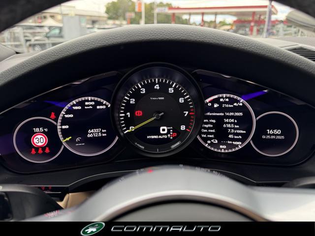PORSCHE Cayenne Coupé 3.0 V6 E-Hybrid Platinum Edition