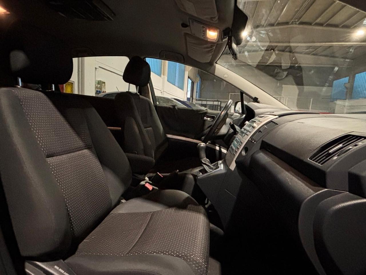 Toyota Corolla Verso 2.2 16V D-4D DPF MY'08 7pt