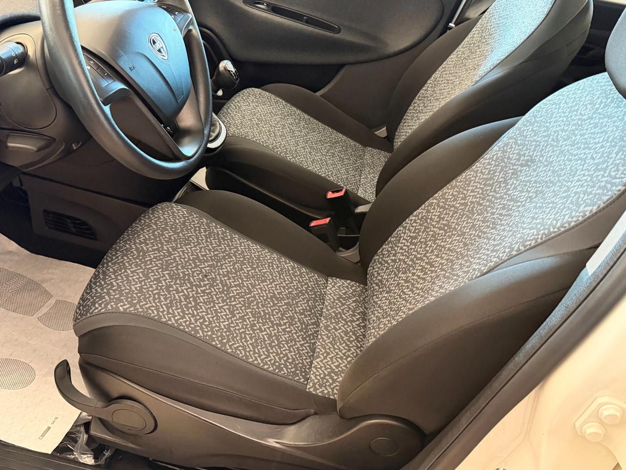 Lancia Ypsilon 1.2 69 cv. ELEFANTINO BLU