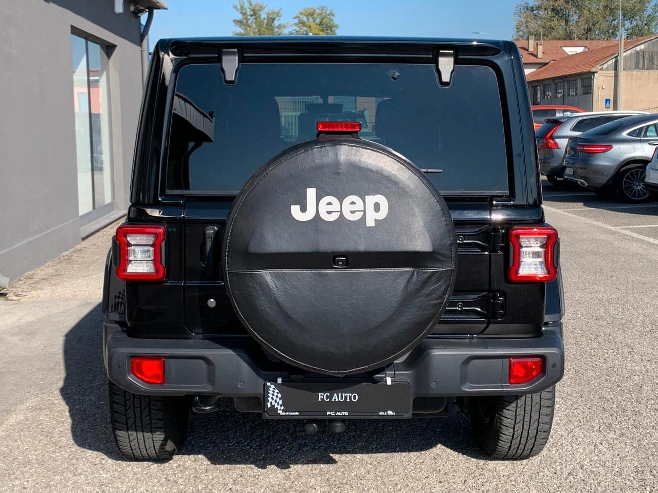 Jeep Wrangler Unlimited 2.2 Mjt II Sahara sky one-touch