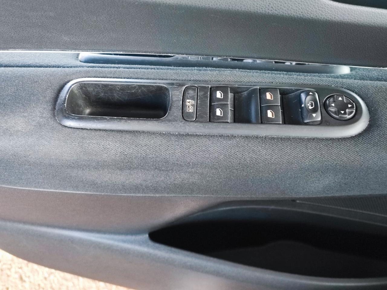 Peugeot 3008 1.6 HDi 115CV Business