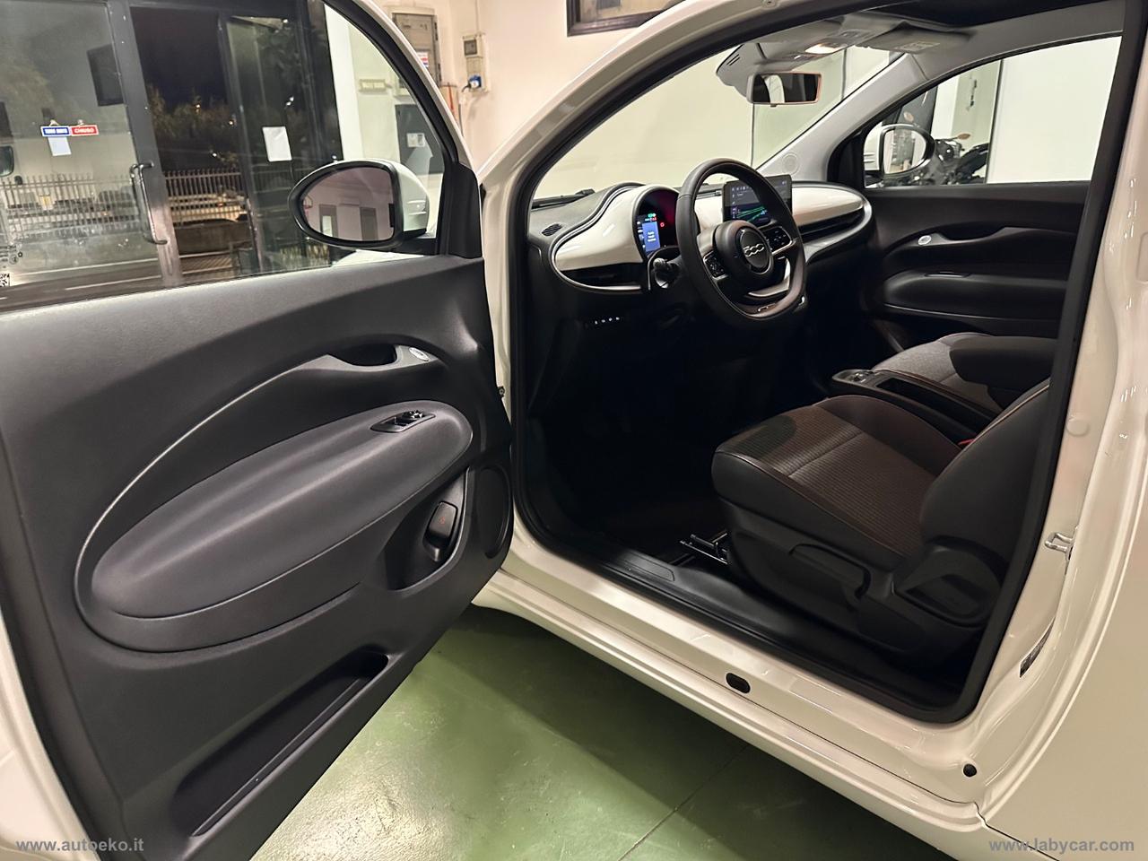 FIAT 500e Icon Cabrio