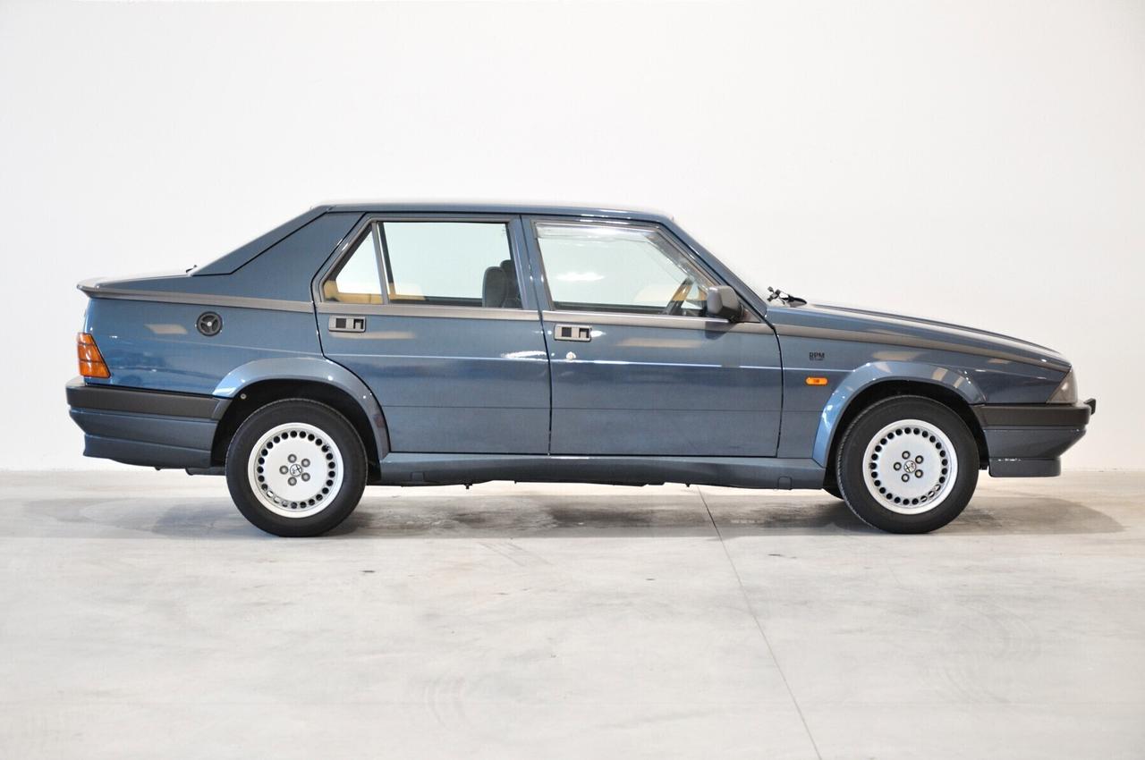 Alfa Romeo 75 2.0i Twin Spark ASI Blu Chiaro Metallizzato