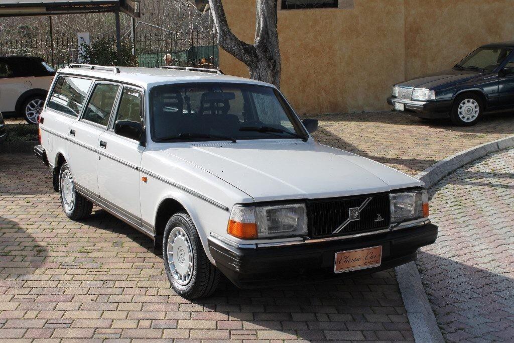 VOLVO 240 2.0 cat Station Wagon Polar