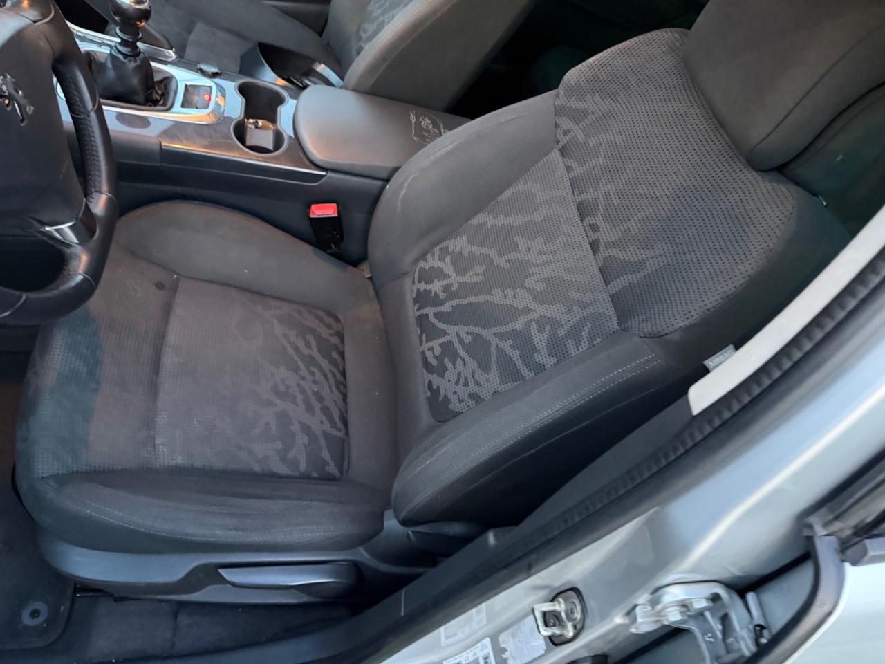 Peugeot 3008 2.0 HDi 150CV Business