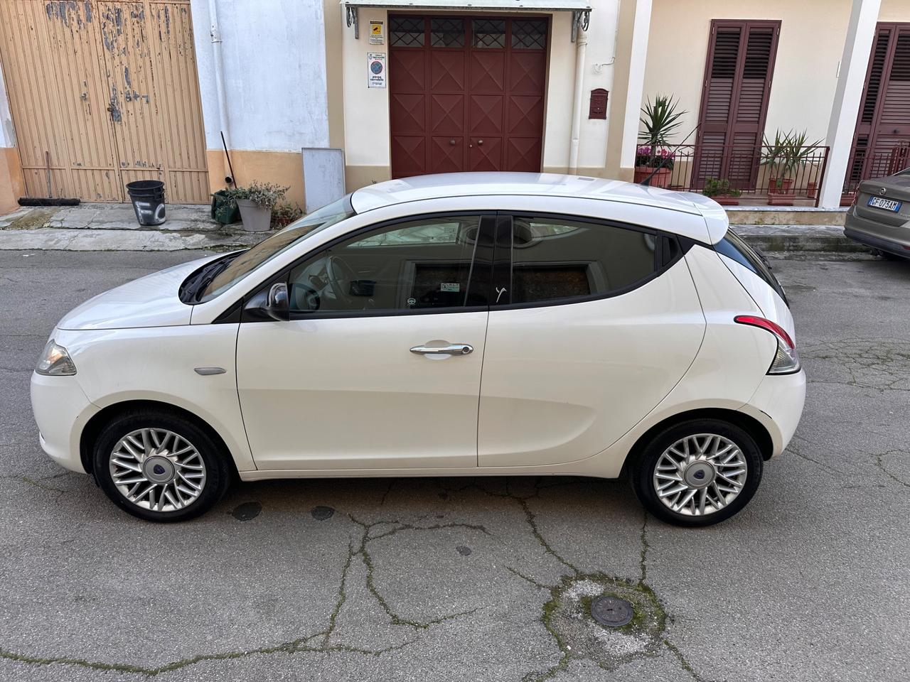 Lancia Ypsilon 1.2 69 CV 5 porte Silver