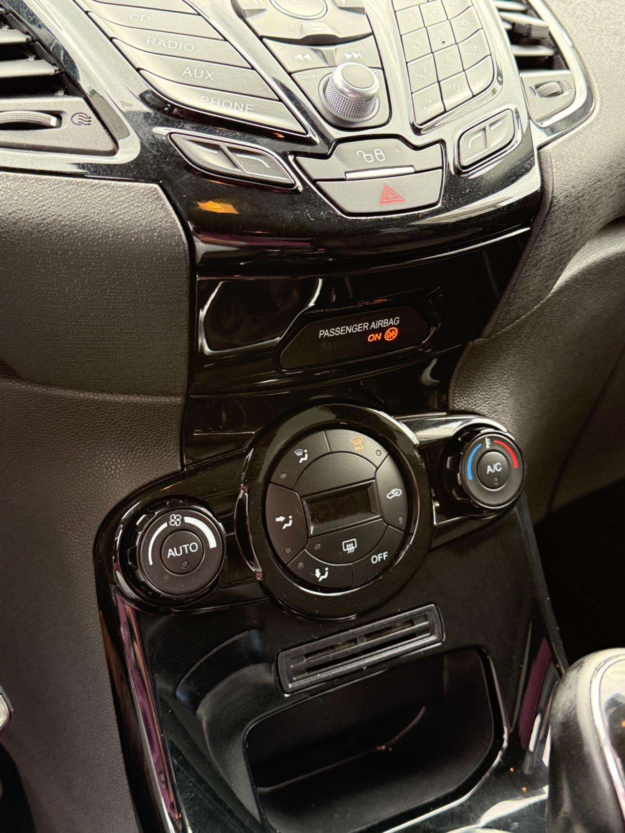 Ford Fiesta 1.5 TDCi 75CV 5 porte Black & White Edition