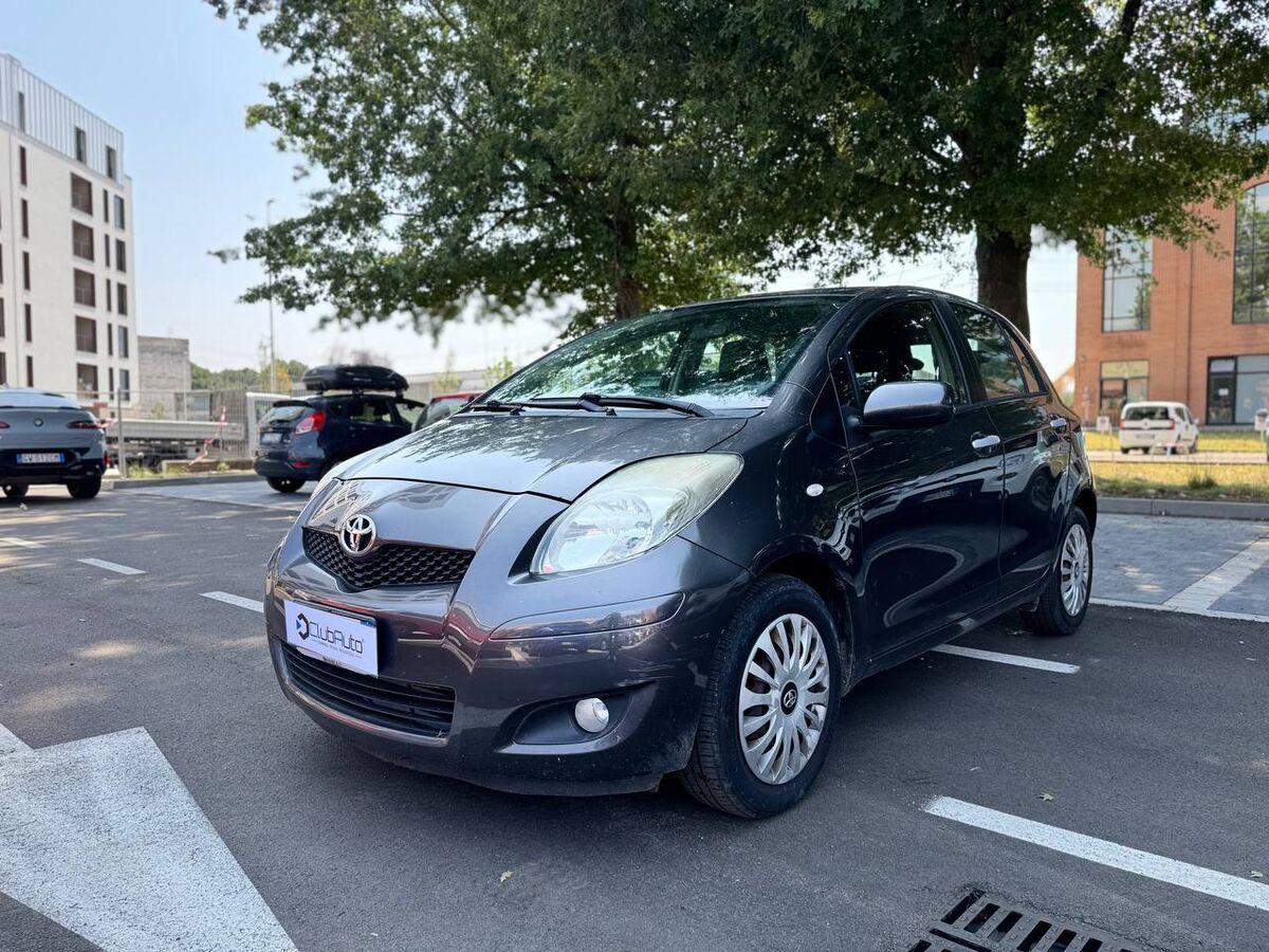 Toyota Yaris 1.3 dual Sol 5p m-mt