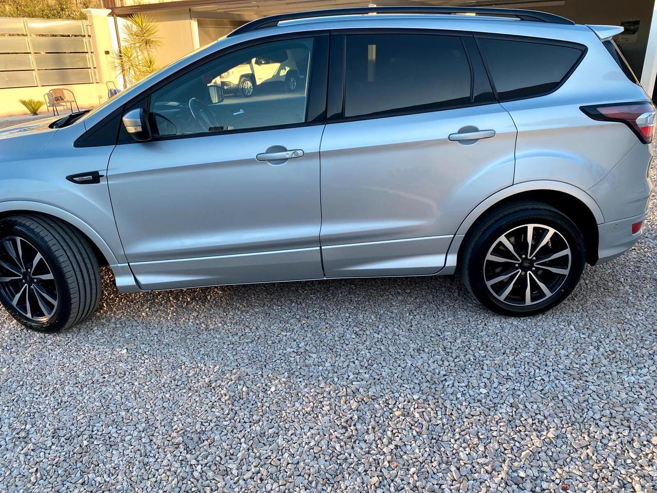 Ford Kuga 1.5 TDCI 120 CV S&S 2WD ST-Line