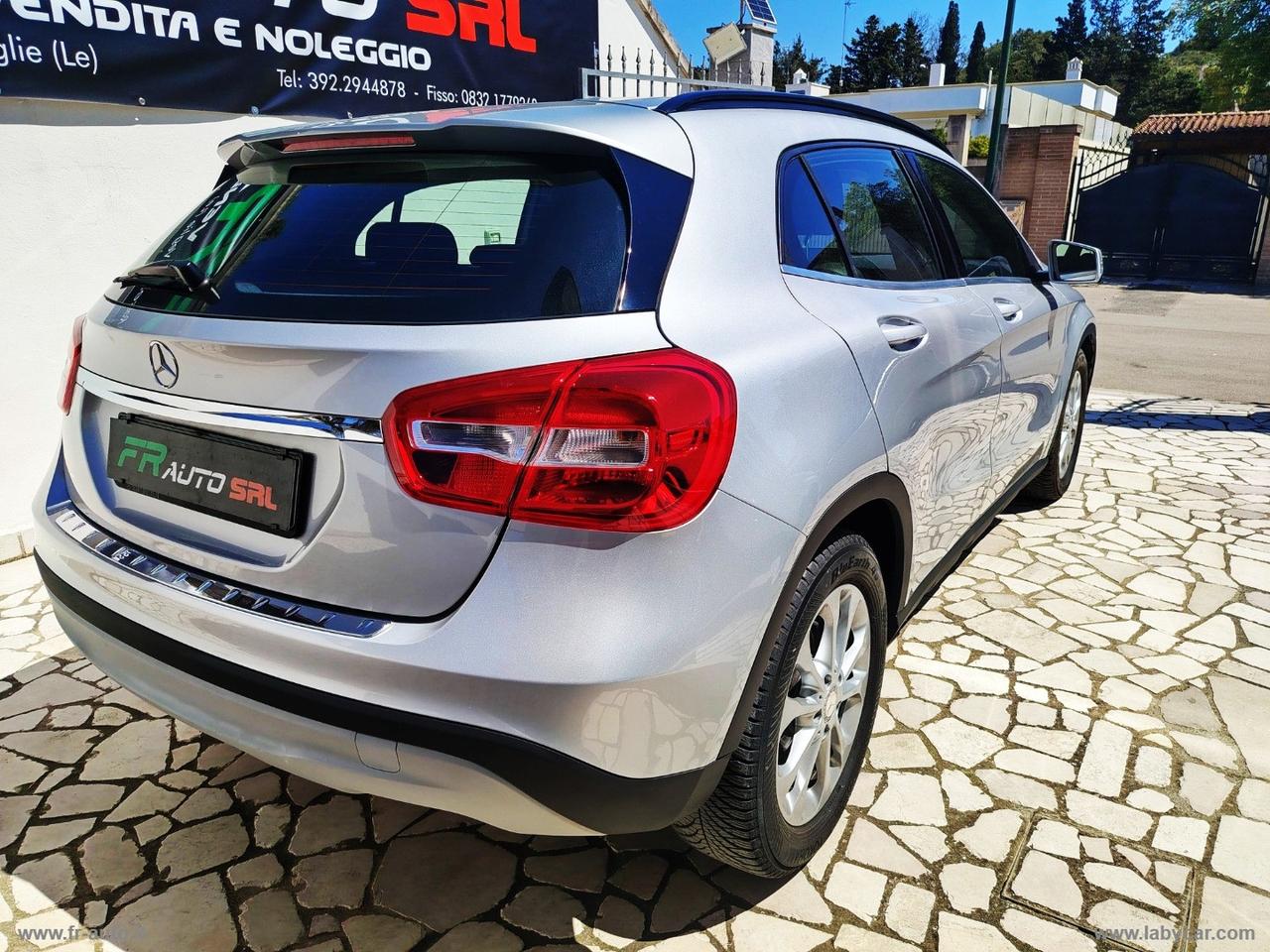 MERCEDES-BENZ GLA 180 d Premium