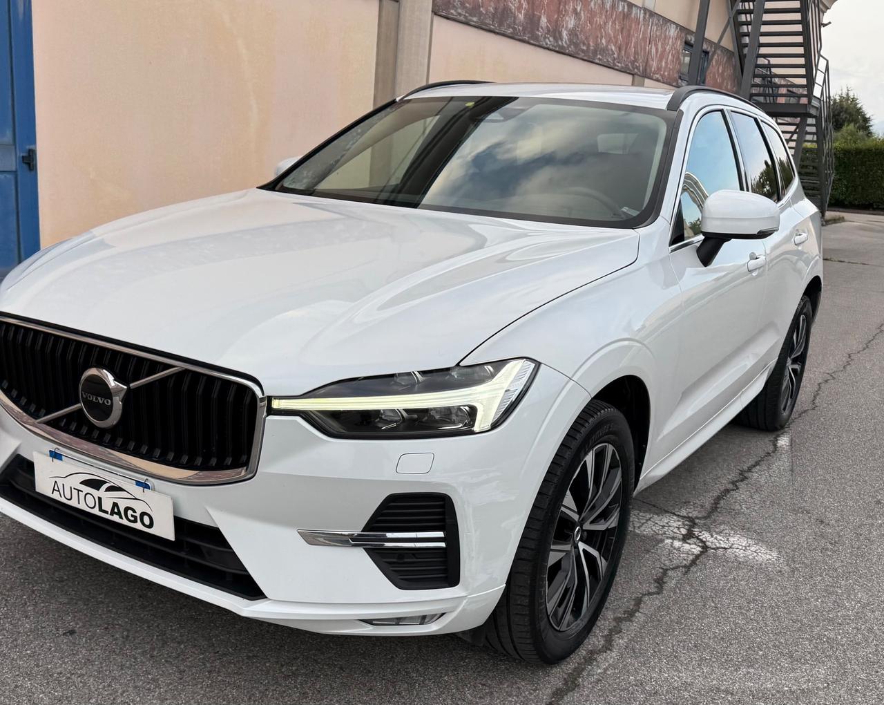 Volvo XC 60 B4 AWD (d) automatico Essential 2022