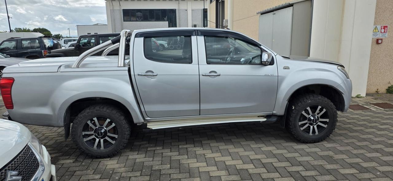 Isuzu D-Max 2.5 Crew Cab Solar A/T 4WD VEICOLO PER COMMERCIANTI