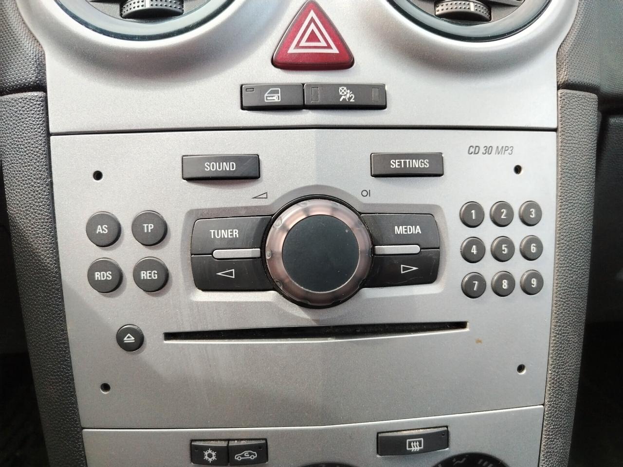 Opel Corsa 1.2 3 porte b-color