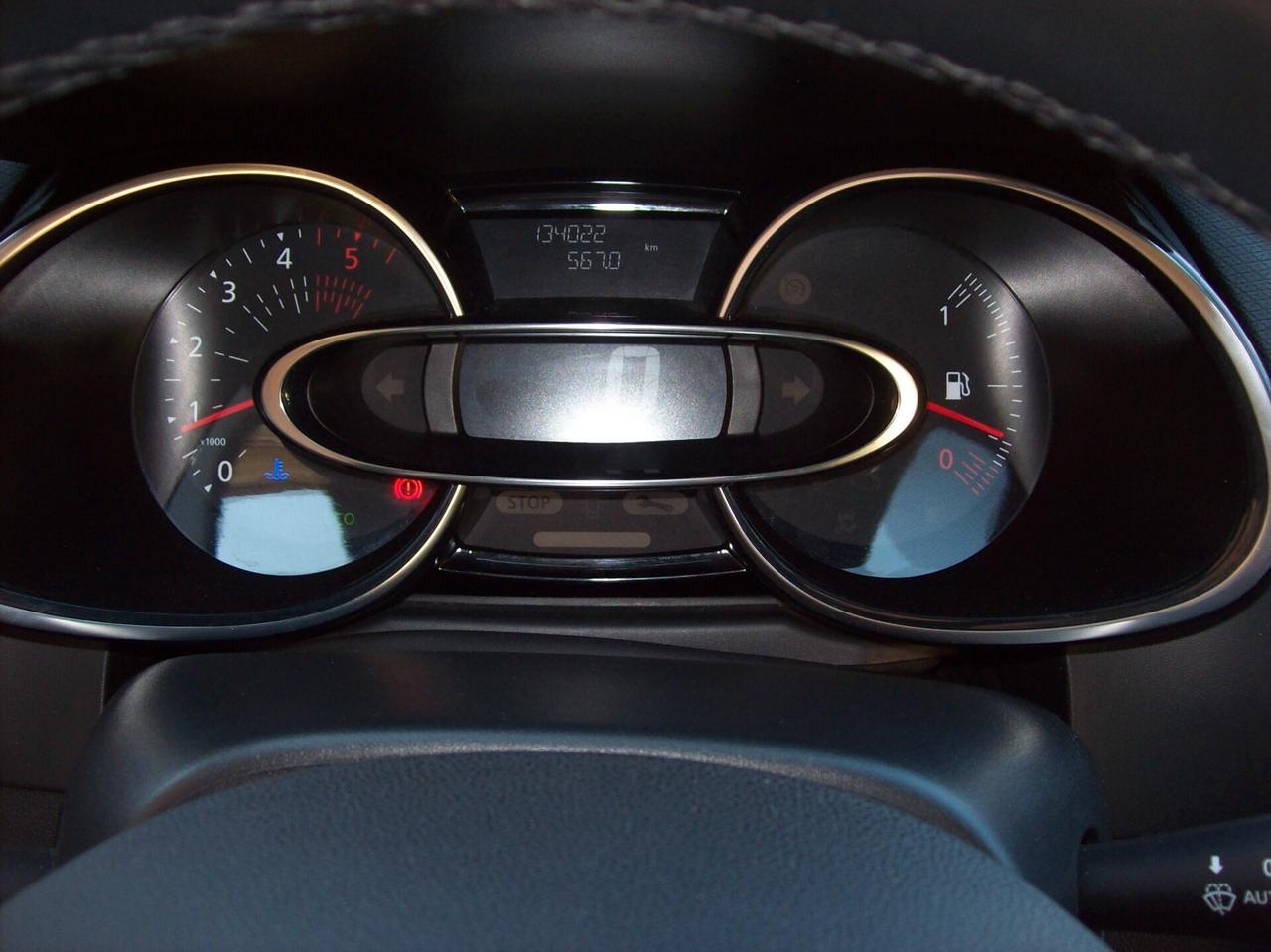 Renault Clio dCi 8V 90 CV EDC 5 porte Moschino Life neopatentati