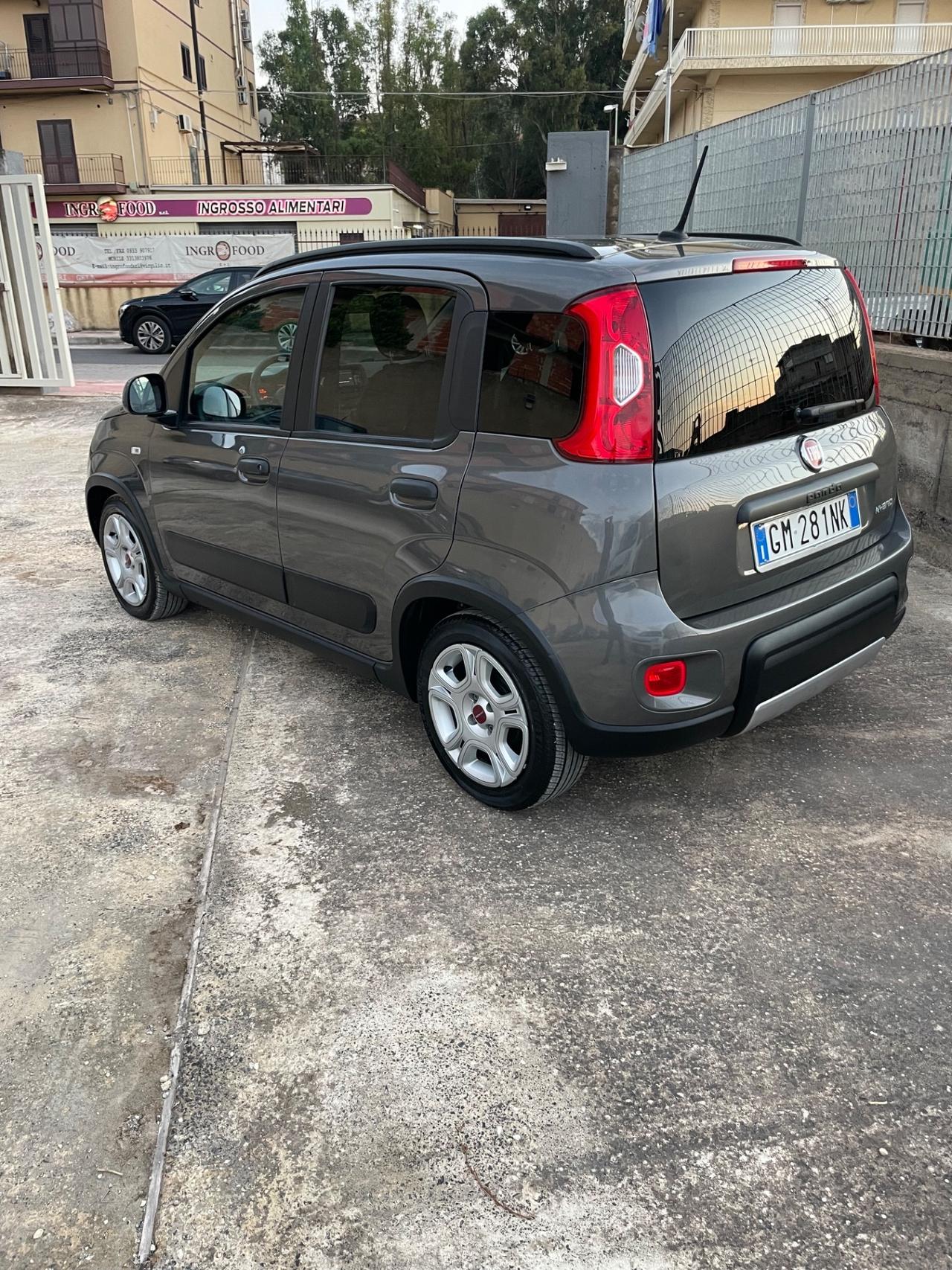 Fiat Panda 1.0 FireFly S&S Hybrid Garmin