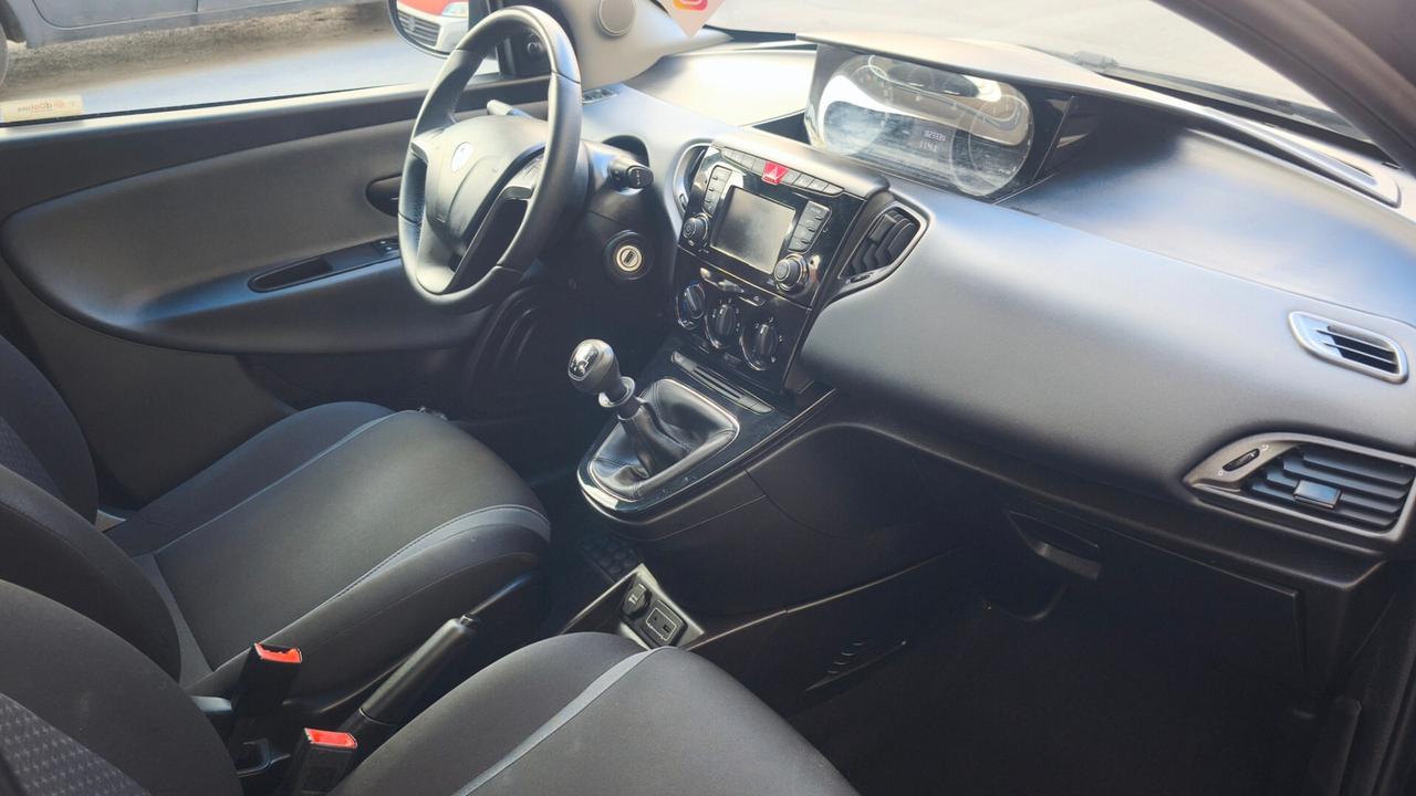 Lancia Ypsilon 1.2 69 CV GPL Ecochic Silver 2017