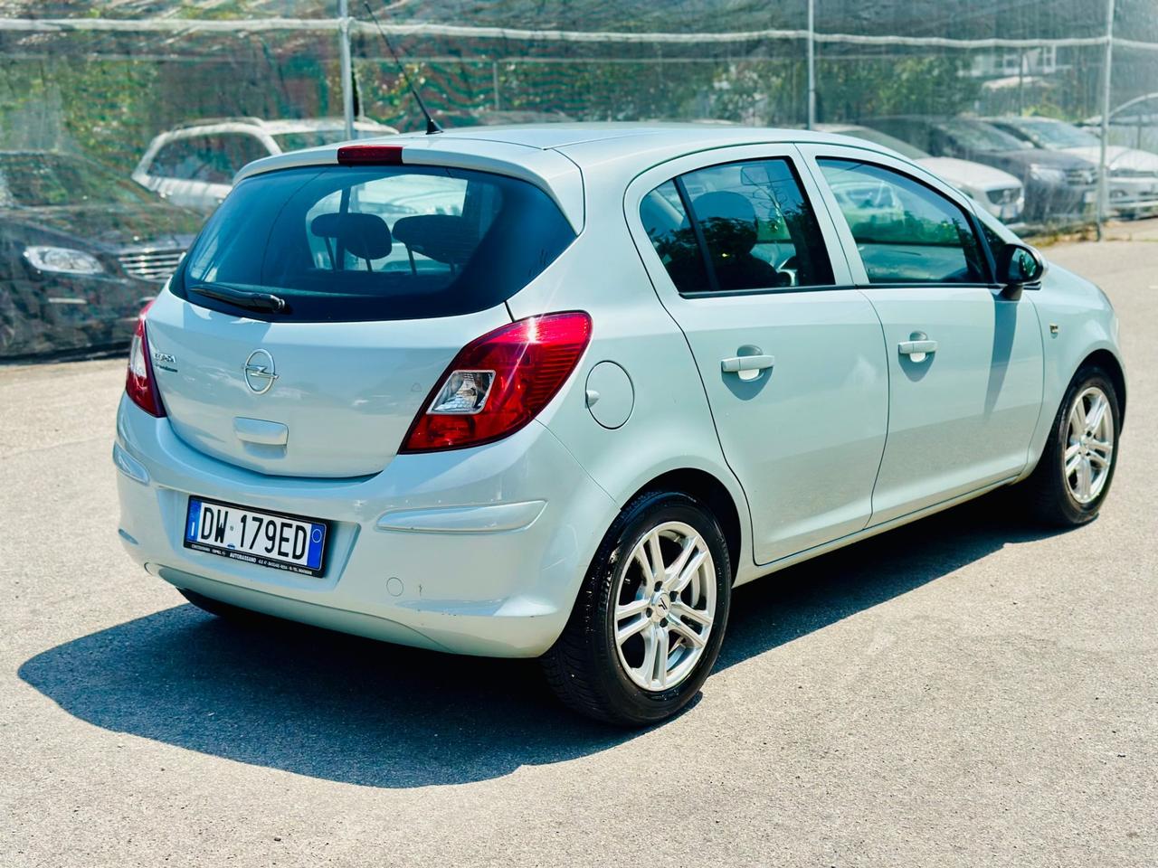 Opel Corsa 2009 1.2 benzina / GPL OK NEOPATENTATI ! ! !