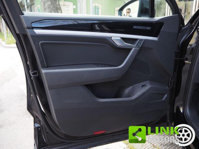 VOLKSWAGEN Touareg 3.0 V6 TDI 286 CV R-LINE