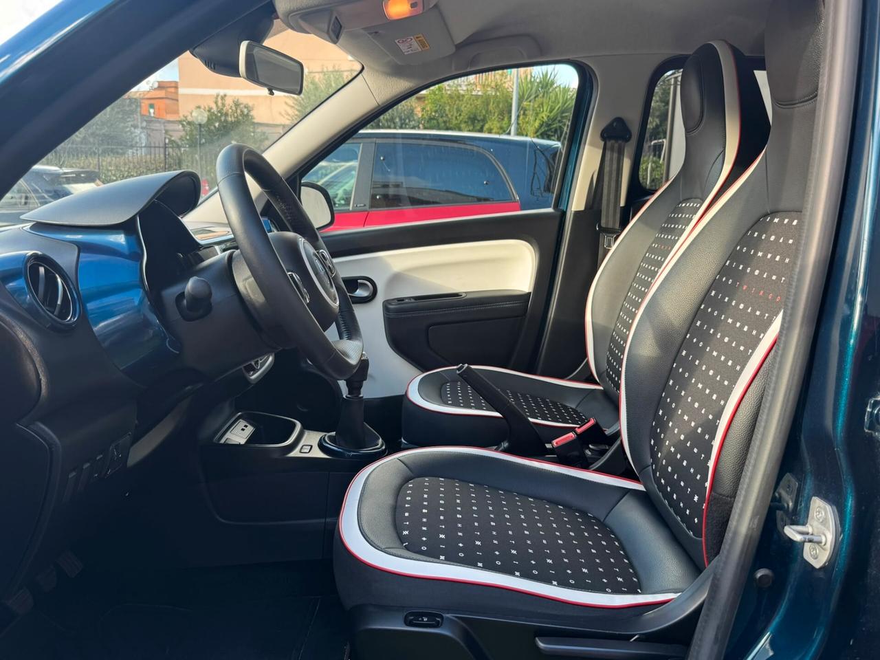Renault Twingo 1.0 71CV SIGNATURE **PELLE NAVI SENSORI LED CAMERA GARANZIA PRONTA CONSEGNA NEOPATENTATI