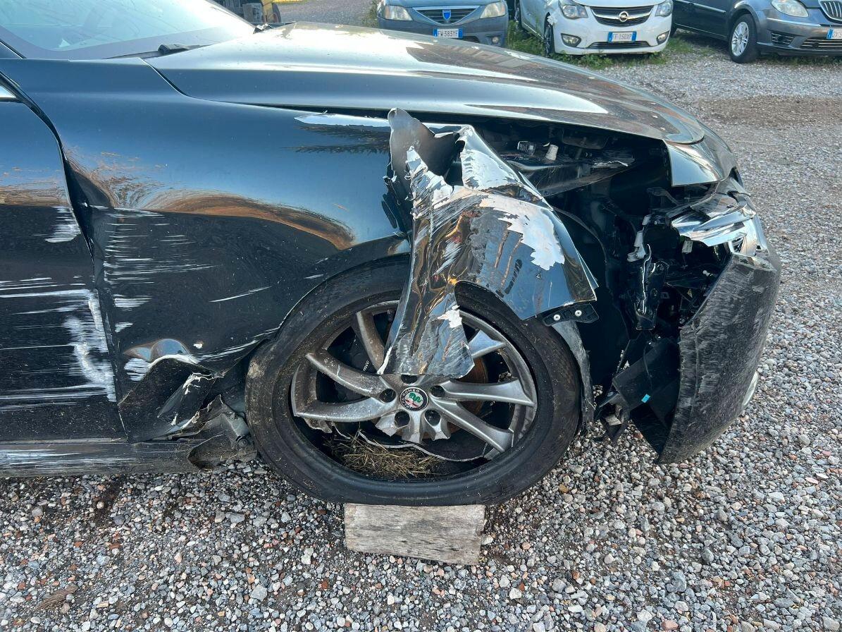 Alfa Romeo Giulia 2.2 Turbodiesel 180 CV AT8 Business Sport Launch Ed.