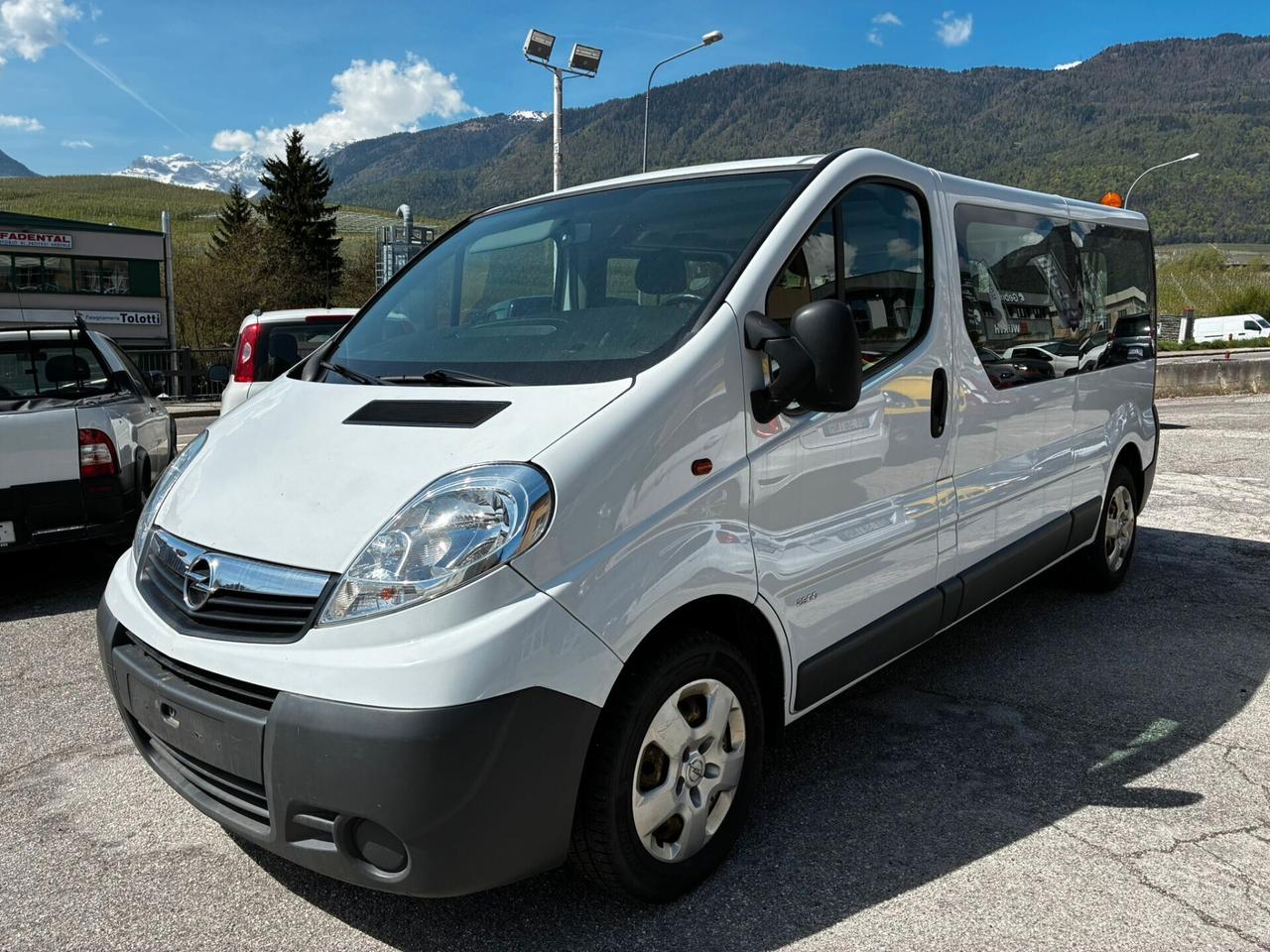 OPEL VIVARO 2.0 CDTI 8POSTI PASSO LUNGO GANCIO TRAINO KM115MILA