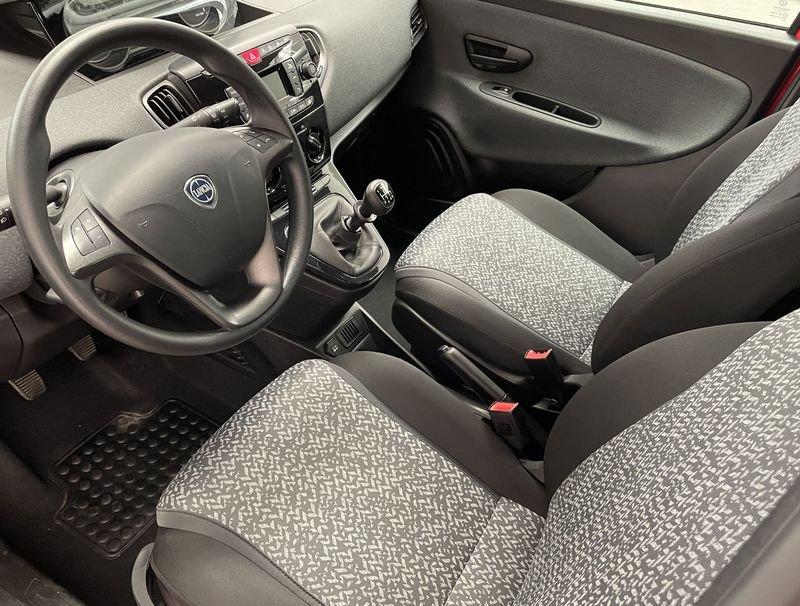 Lancia Ypsilon 1.0 FireFly 5 porte S&S Hybrid Silver