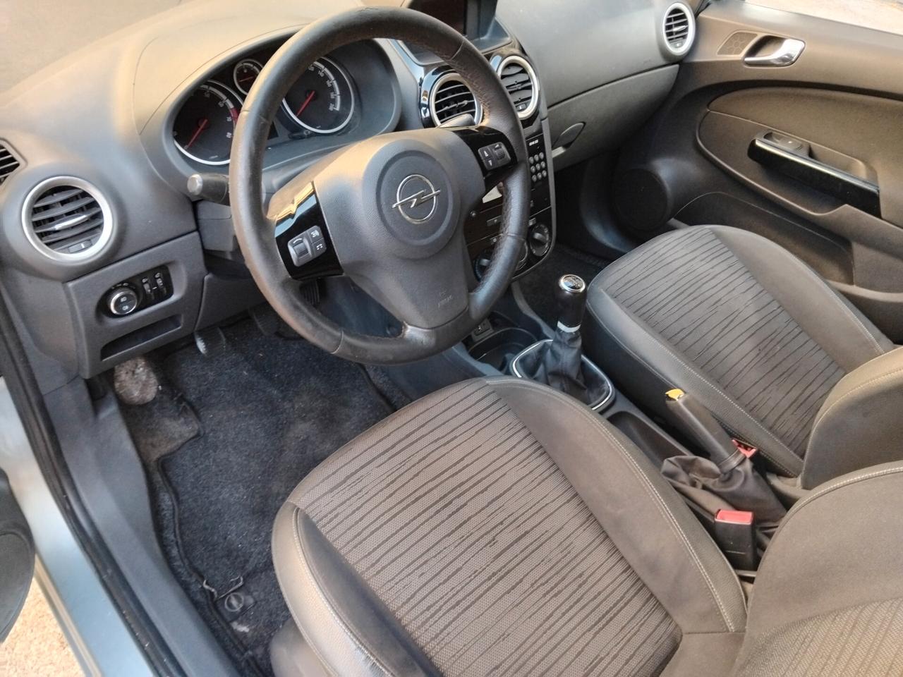 Opel Corsa 1.2 gpl garanzia