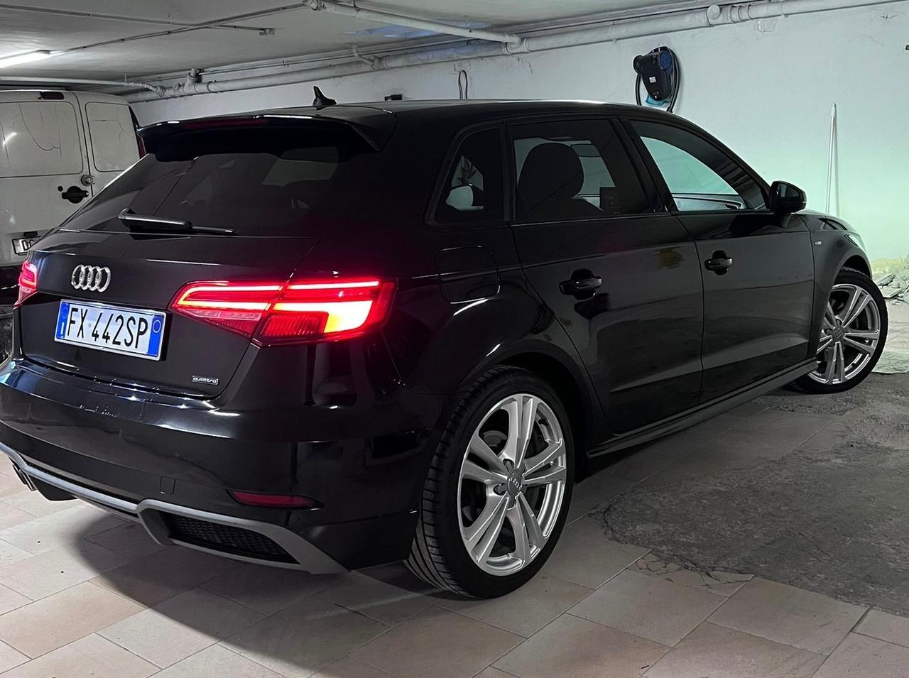 Audi A3 2.0 TDI quattro 184CV Stronic SLINE