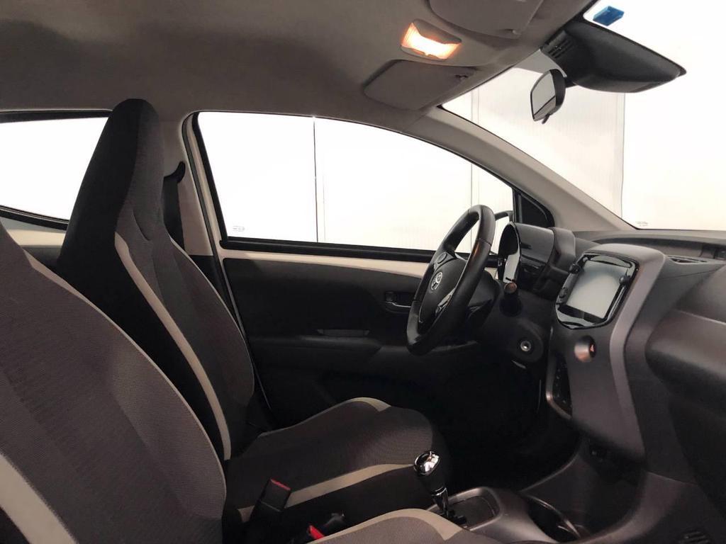 Toyota Aygo 5 Porte 1.0 VVT-i x-play M-MT