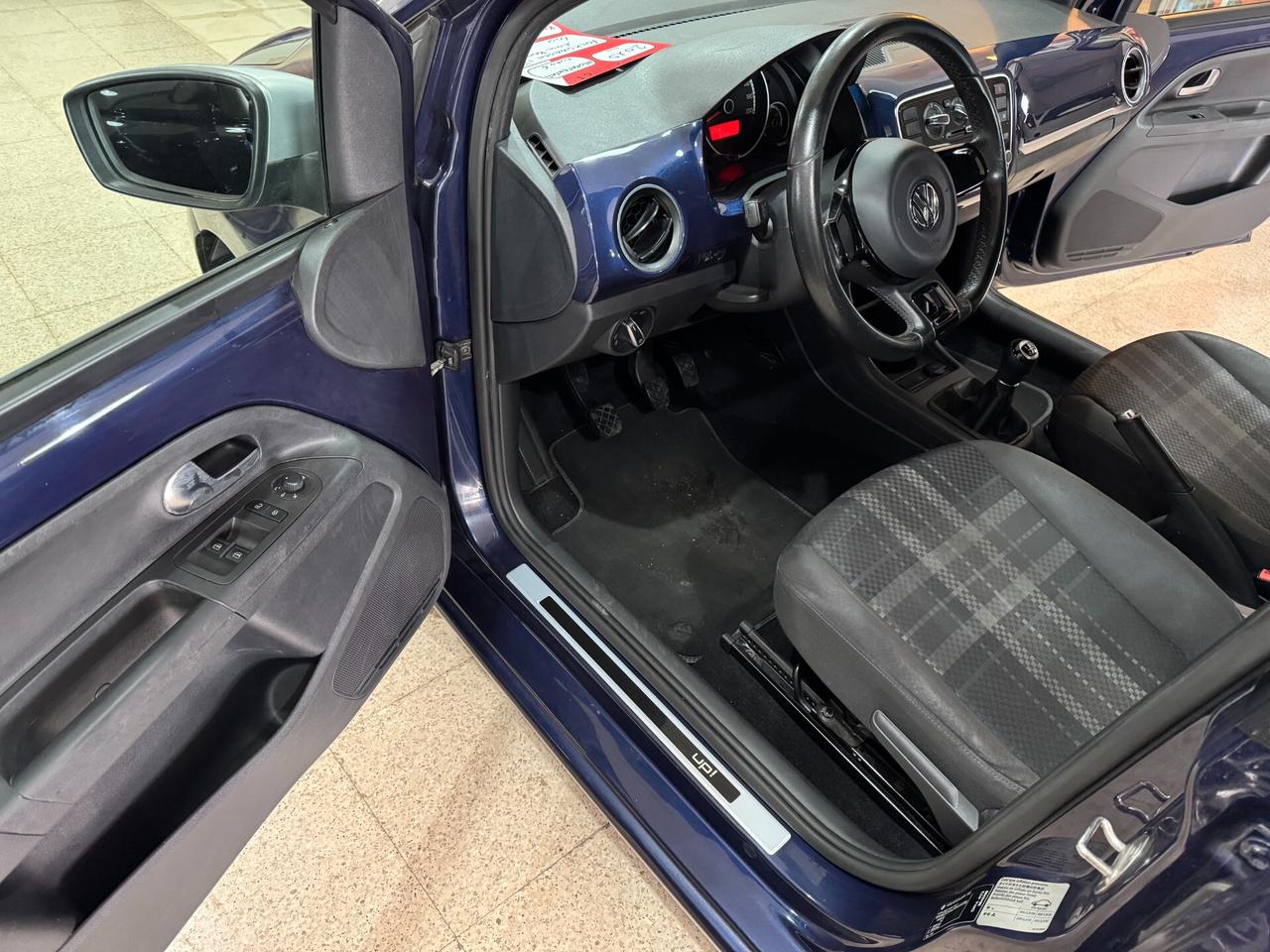 Volkswagen up! 1.0 5p. club 60 cv. OK NEOPATENTATI