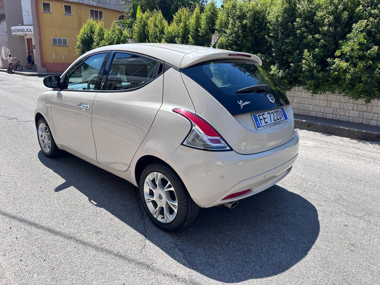 Lancia Ypsilon 1.3 MJT 95 CV Euro 6 Gold –MY2016