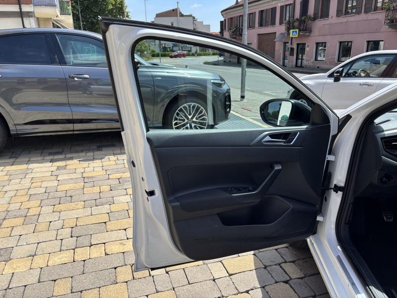 Volkswagen Taigo 1.0 tsi R-Line 110cv MATRIX-APP CONNECT-17"