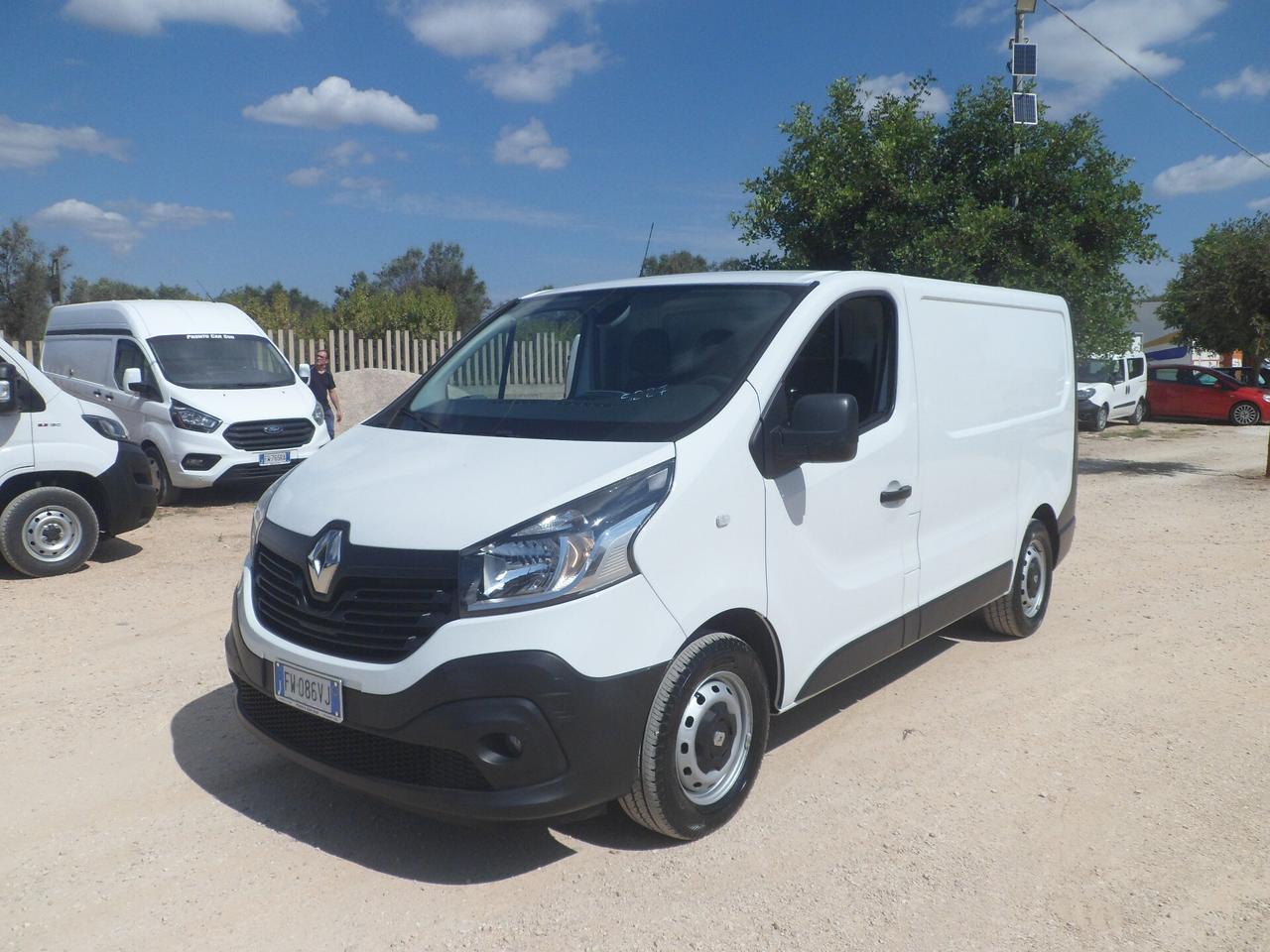 Renault Trafic furgone con pedana