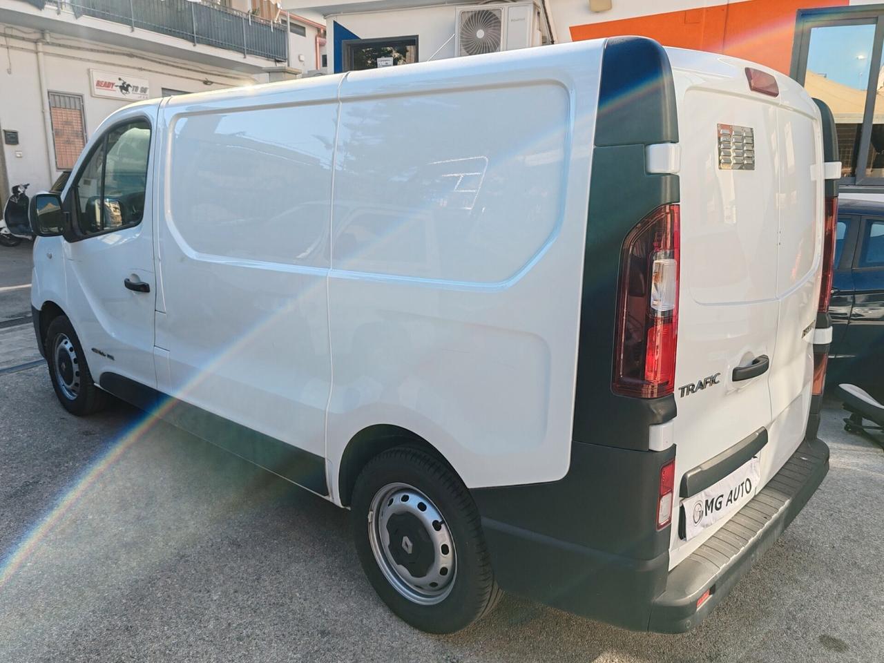 RENAULT TRAFIC 3 POSTI