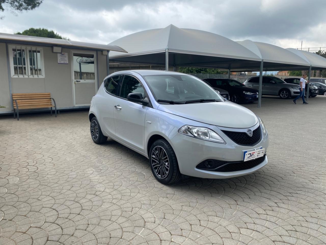 Lancia Ypsilon 1.2 69 CV 5 porte S&S Gold