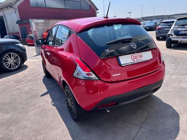 Lancia Ypsilon 1.0 FireFly 5 porte S&S Hybrid Silver