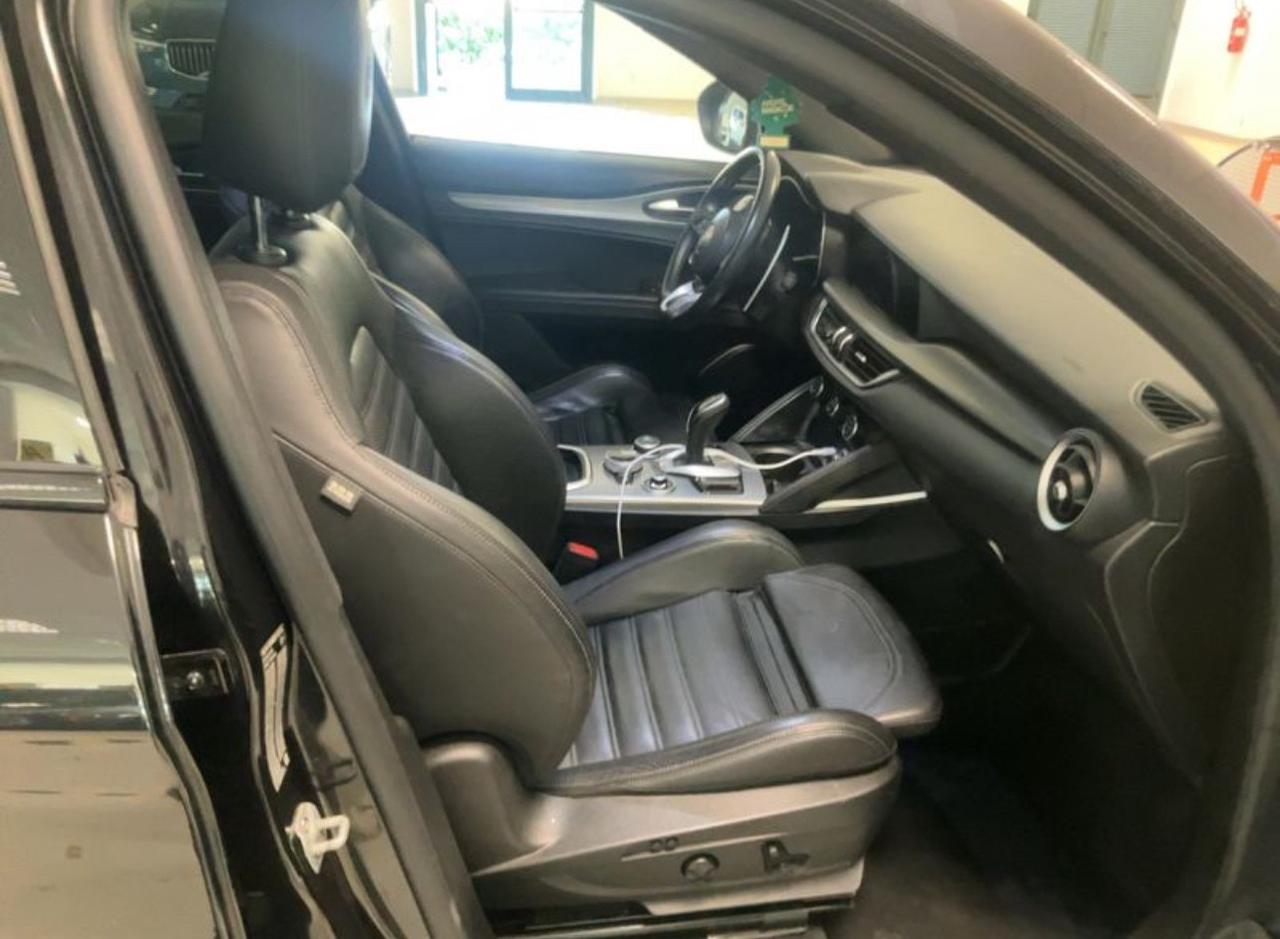 Alfa Romeo Stelvio Total Black Q4 Veloce