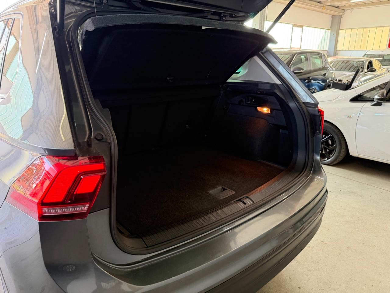 Volkswagen Tiguan 2.0 TDI SCR DSG 4MOTION Business BMT