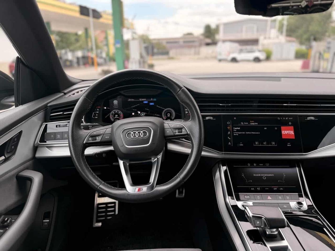 Audi Q8 50 TDI IDENTITY BLACK/23" RSQ8/PELLE/S-LINE