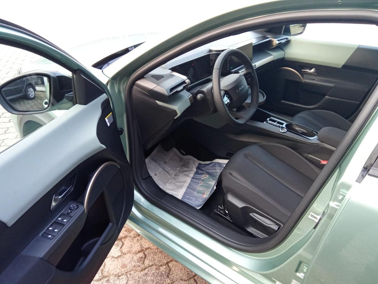 Lancia Ypsilon Hybrid e-DCT