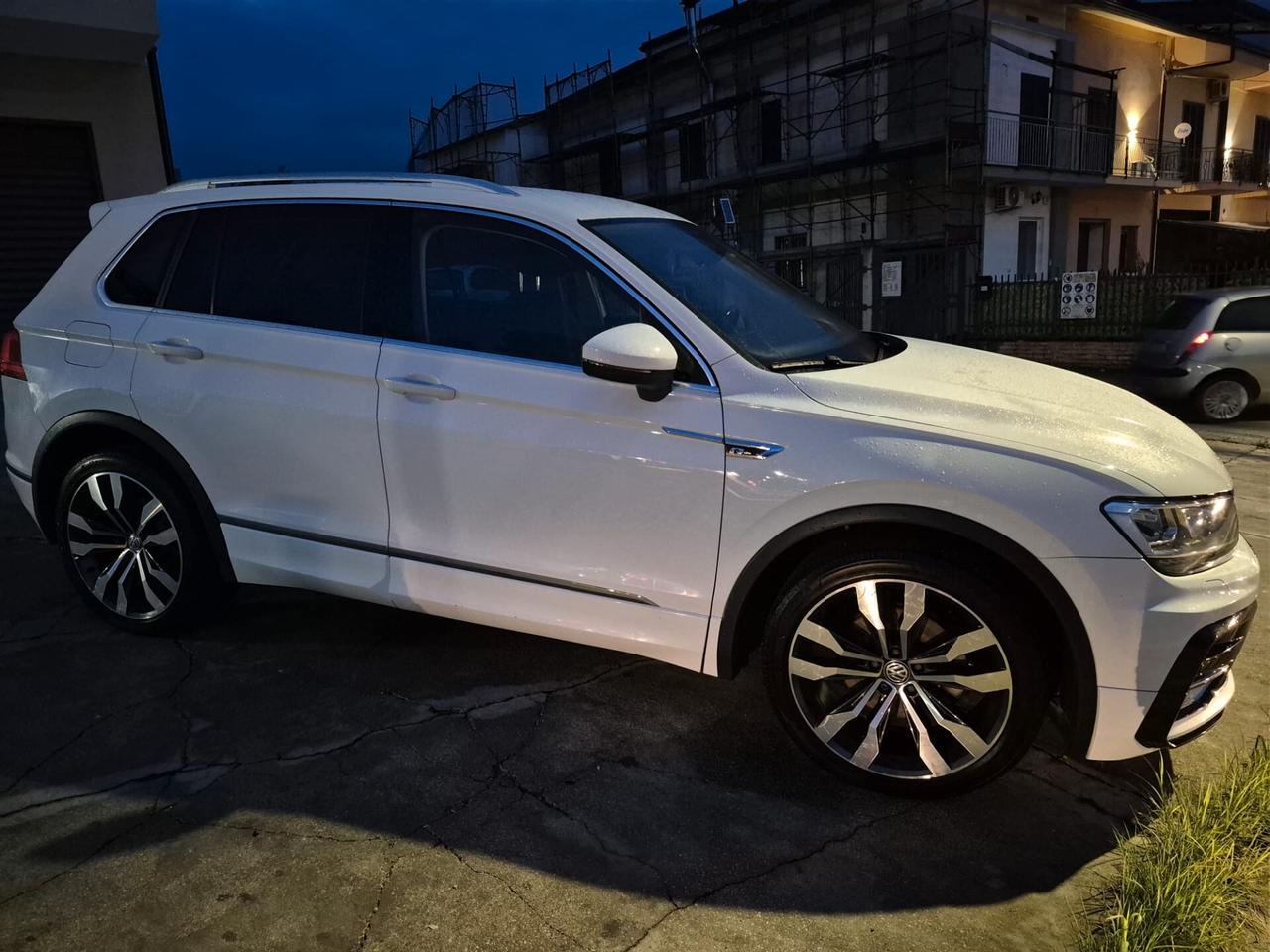 Volkswagen Tiguan 2.0 BiTDI SCR DSG 4MOTION Executive R-Line BMT