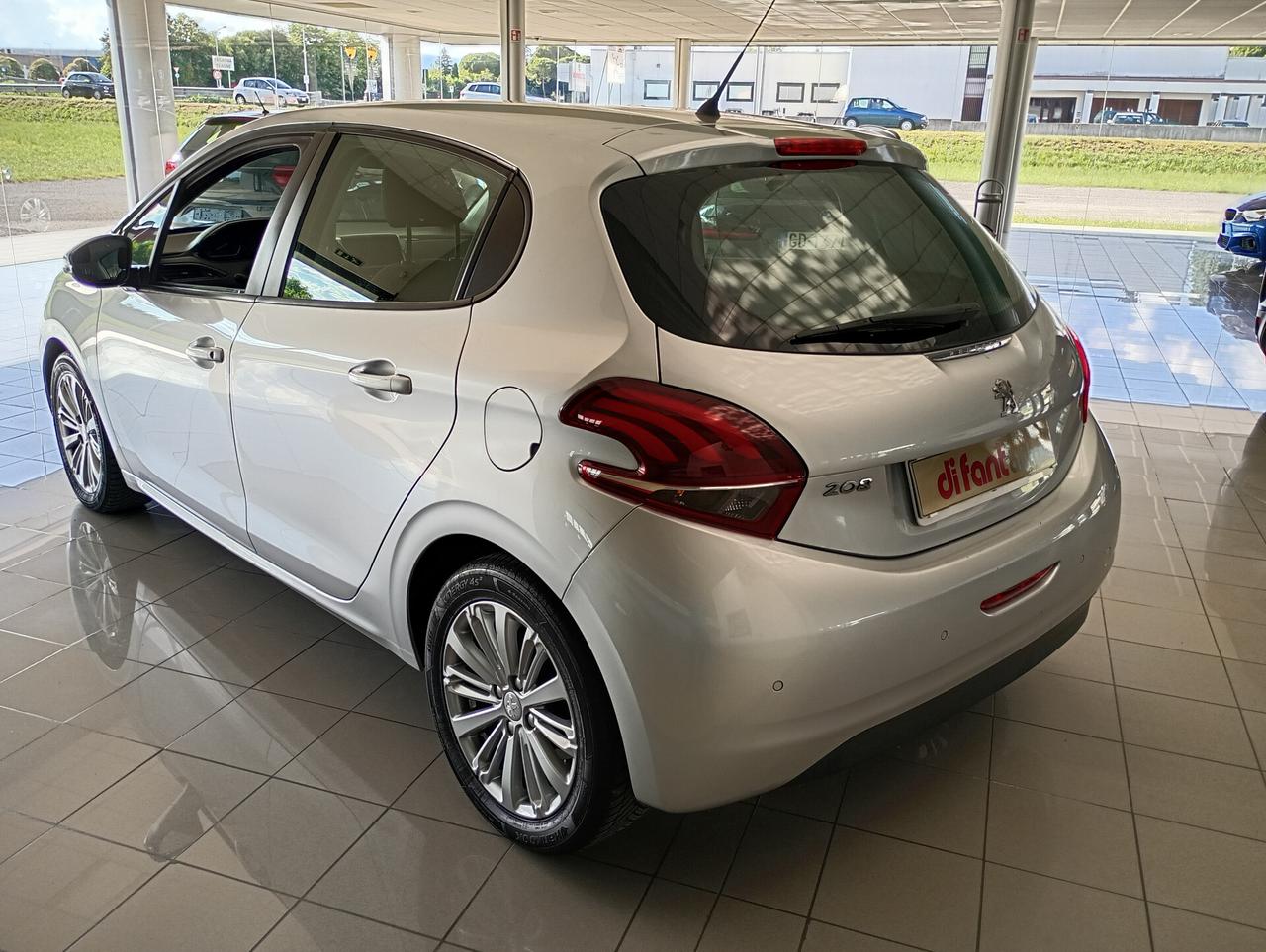 Peugeot 208 1.6 BlueHDi 75 5 porte - NEOPATENTATI -