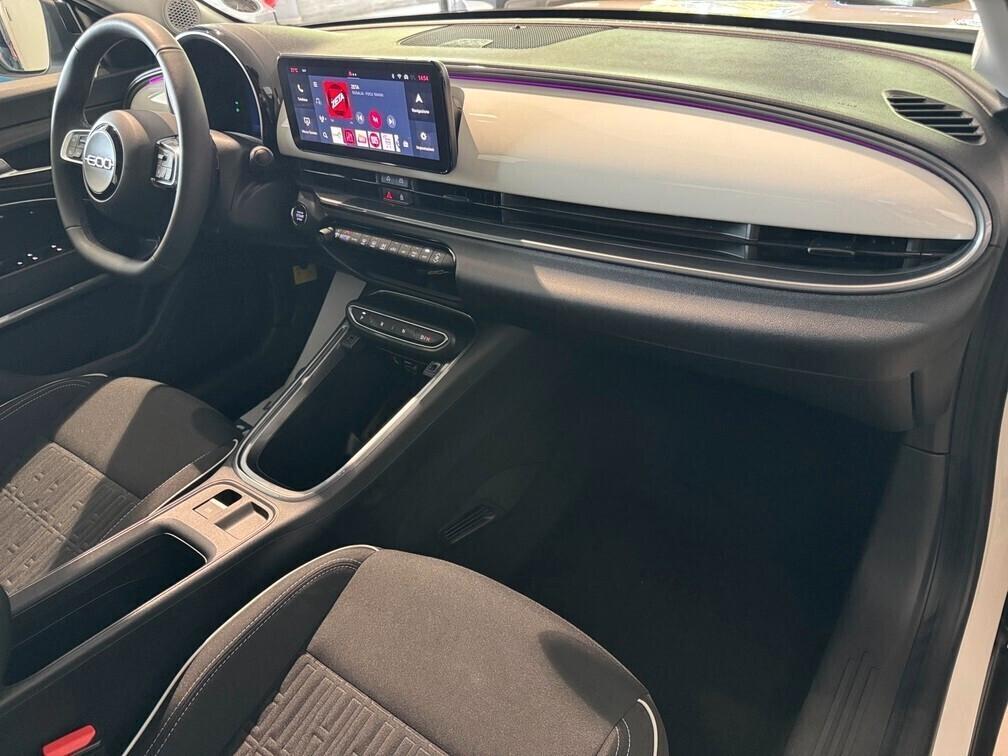 Fiat 600 1.2 hybrid 145cv auto Led Navi Cam App conn 17"