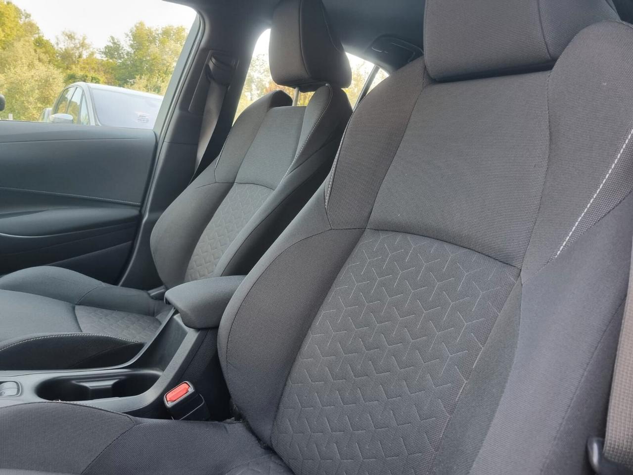 Toyota Corolla 1.8 Hybrid Business