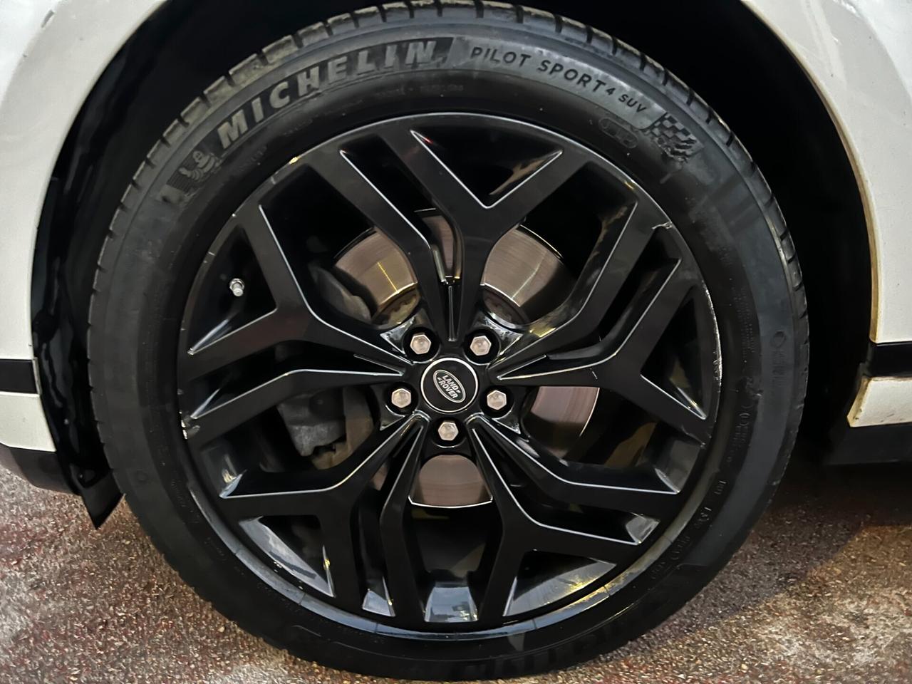 Land Rover Range Evoque 2.0D 150-R-Dynamic-2019-FULL