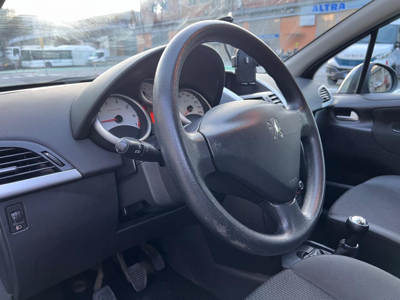 Peugeot 207 1.4 8V 75CV 5p. PERFETTA X NEOPATENTATI